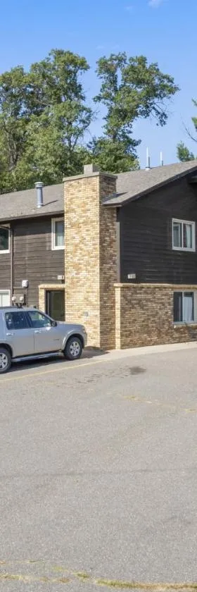 Pelican Lakes Motel，位于Breezy Point的酒店