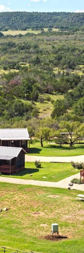 Enchanted Rockview Cabins，位于Crabapple的酒店