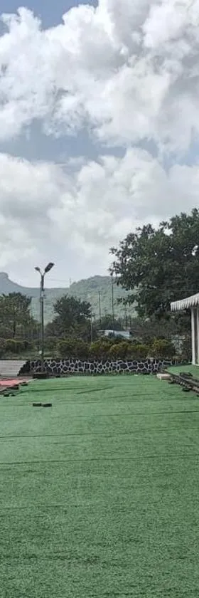 The Purple County Resort，位于罗纳瓦拉的酒店