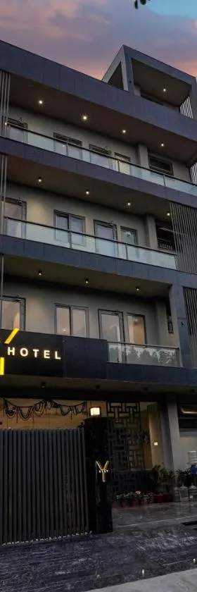 YStay Hotel，位于大诺伊达的酒店