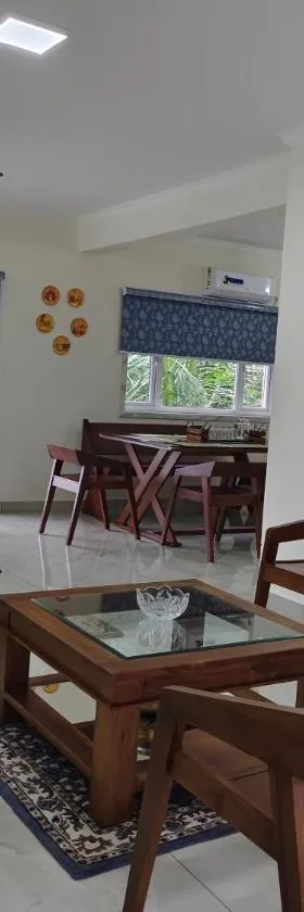 Best 3BHK Premium Homestay - Onyx, 7 Elysee Homestay，位于德里久尔的酒店