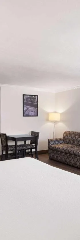 Ramada by Wyndham San Diego Poway Miramar，位于波威的酒店