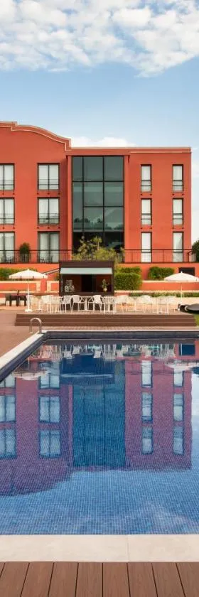 Dolce by Wyndham Barcelona Resort，位于圣埃斯特万-德萨斯罗维拉斯的酒店