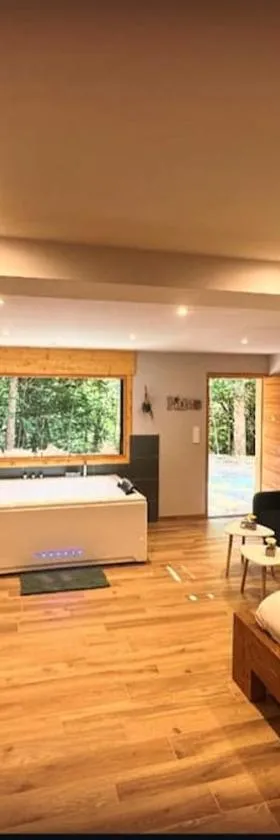 Jacuzzi en forêt，位于L'Espérou的酒店