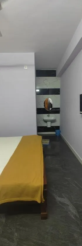 JP Residency, near to Isha, Adhiyogi & Karunya，位于Alāndurai的酒店