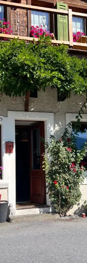 Restaurant et Chambres d'Hôtes Le Chermignon，位于Chermignon-dʼen Haut的酒店
