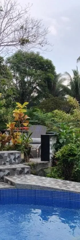 Matteo's hus VILLA RENTAL，位于Zamboanguita的酒店