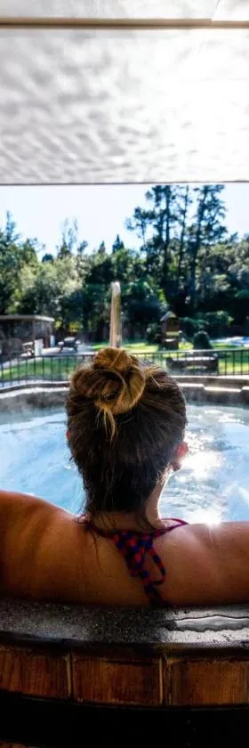 Sapphire Springs Holiday Park and Thermal Pools，位于卡蒂卡蒂的酒店