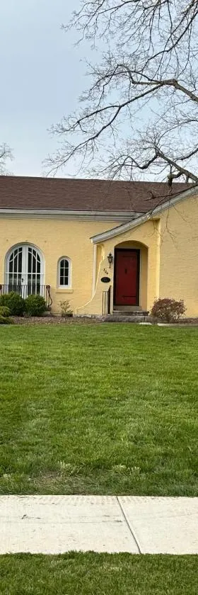 Downtown Russellville Home with Hot Tub，位于Russellville的酒店