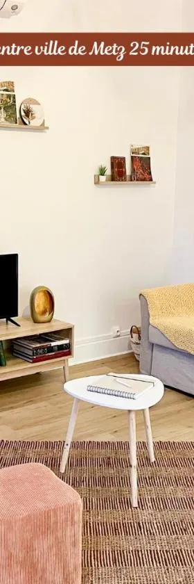 Chic Nivoy Retreat, parking et gare à proximité，位于Pagny-sur-Moselle的酒店