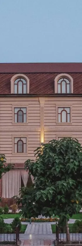 Astra hotel，位于卡尔希的酒店