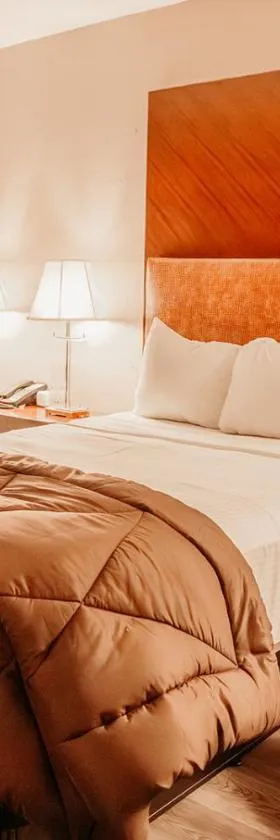 Country Garden & Suites，位于本顿的酒店
