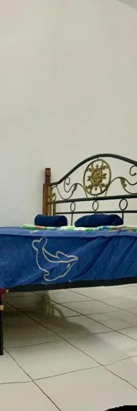 HOMESTAY CIKGU NORa near UTHM KPTM KKTM IPG Moslim onli，位于Kampong Seri Gading的酒店