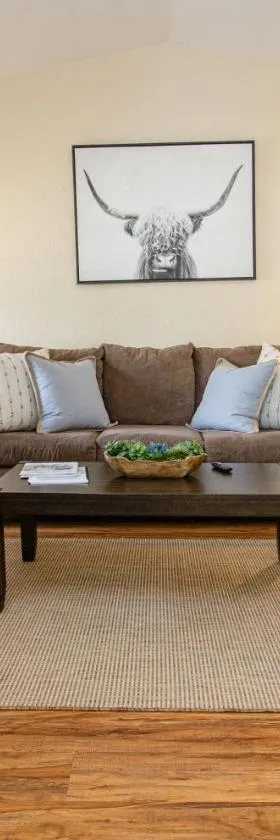 Cozy Condo minutes from the Sequoia National Park，位于三河城的酒店