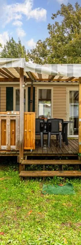 Mobil Home Confort Avec Clim 6，位于Onesse-et-Laharie的酒店