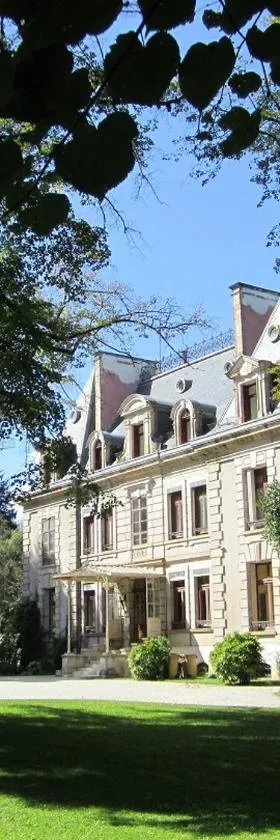 Chambres d'hôtes au Château Léon，位于Morvillars的酒店