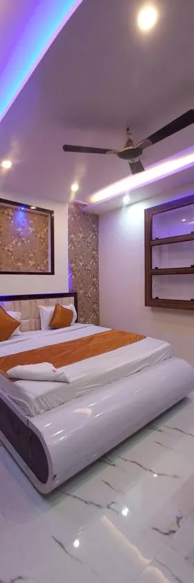 Hotel Siyaram Palace，位于奥拉奇哈的酒店