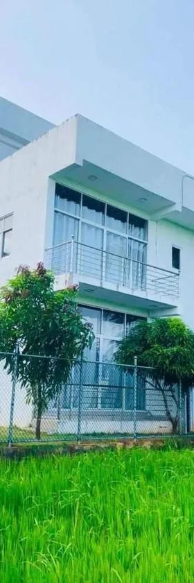 White House Inn，位于Lukasgoda的酒店