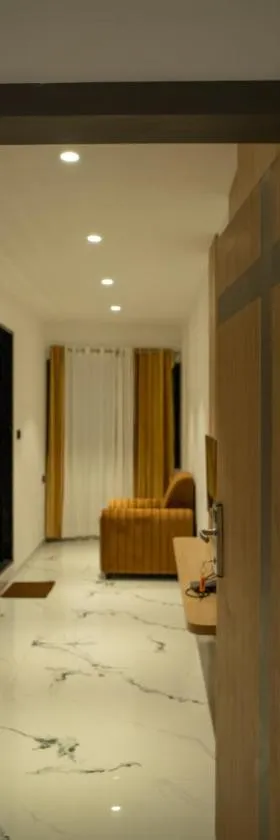 HOTEL THE MANSION -Deralakatte Mangalore，位于Kankanādi的酒店