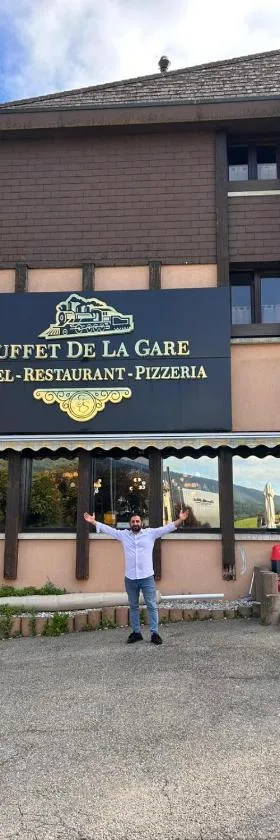 Buffet de la gare Courtelary，位于Courtelary的酒店