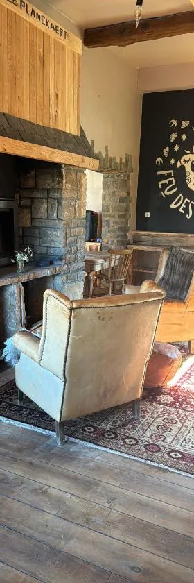 Buteo chambres d'hôtes & espresso，位于Lesterny的酒店