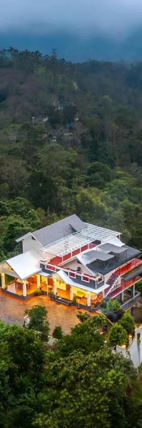 StayVista at Titha Villa，位于Santhanpara的酒店