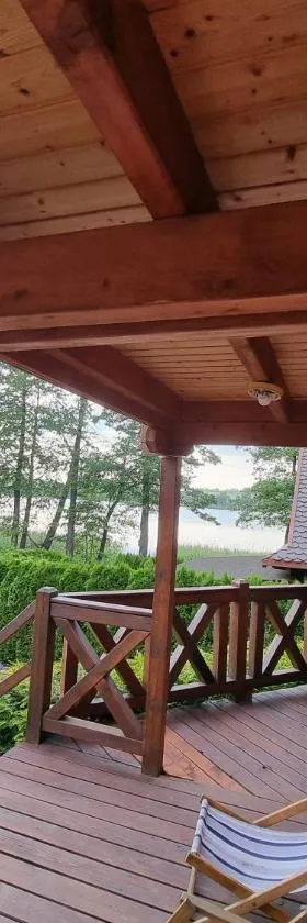 Domek nad jeziorem nr 3 Ryn Mazury，位于雷恩的酒店