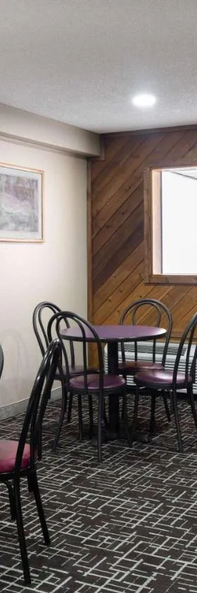 戴维斯维尔速8酒店，位于Dyersville的酒店