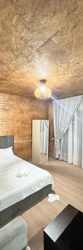 Hovakimyans Hotel And Pool，位于Pʼarakʼar的酒店