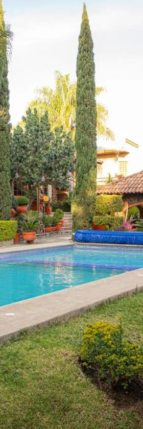 Hotel El Dorado - cerca de Chapala y del Aeropuerto，位于Ixtlahuacán de los Membrillos的酒店
