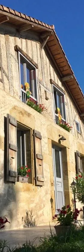 Les Cèdres de Nauton，位于Vergoignan的酒店