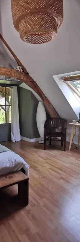 La chambre des vergers de St Nicolas，位于Mayet的酒店