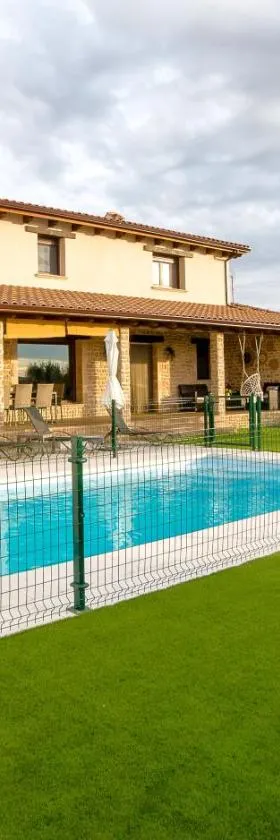 Casa Rural: La Tarara，位于Galinduste的酒店