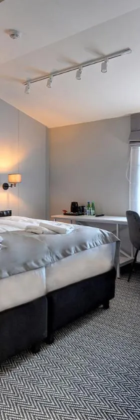 OAK Rooms，位于Oborniki Śląskie的酒店