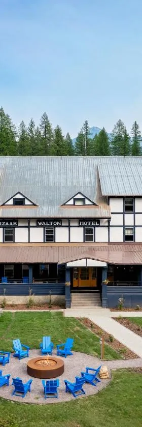 LOGE Glacier National Park，位于Essex的酒店