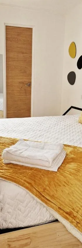 Spacious-Comfortable, King bed, Miraflores Area H16，位于El Rodeo的酒店