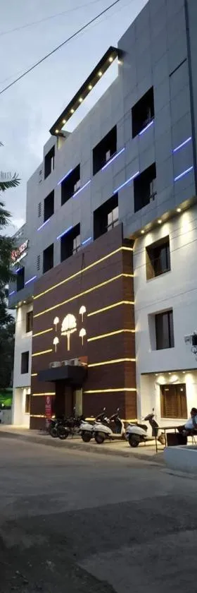 Hotel Ranjeet Akola，位于Akola的酒店