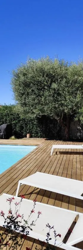 Chambre studio indépendante au calme avec piscine et climatisation，位于Teyran的酒店