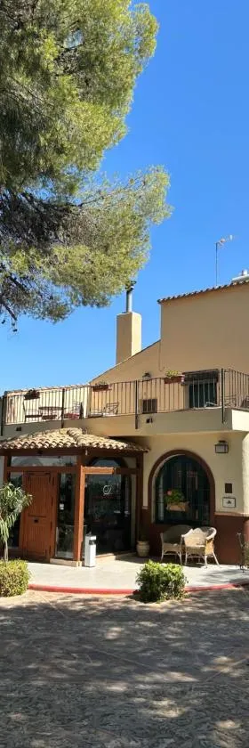 Hotel Rural Castillo de Biar Finca FANECAES，位于比亚尔的酒店