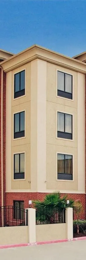 ASPEN GRAND HOTEL LaPorte，位于拉波特的酒店