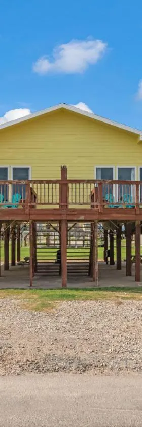 Oceanfront 2BR Cottage w Sunsets Views Comfy and Pet and Family Friendly，位于自由港的酒店