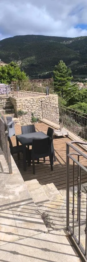 Studio LES RESTANQUES，位于蒙布兰莱班的酒店
