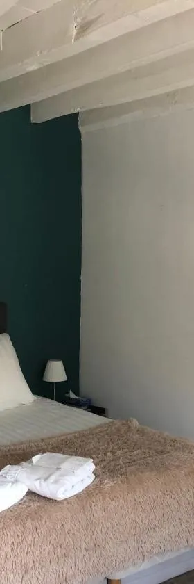 Chambres d'hôtes familiale La Vigenna，位于Les Ormes的酒店
