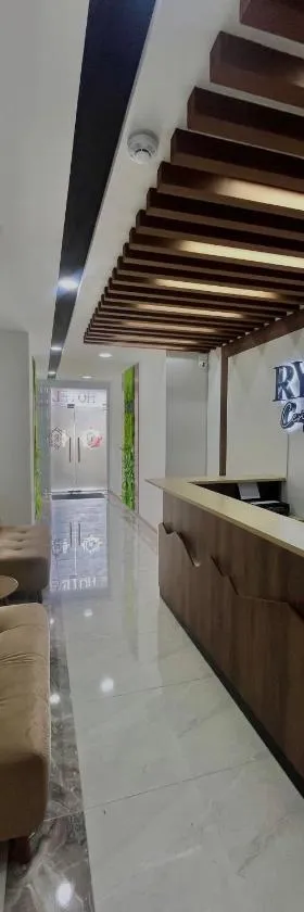 Hotel RYA Center，位于伊瓦拉的酒店