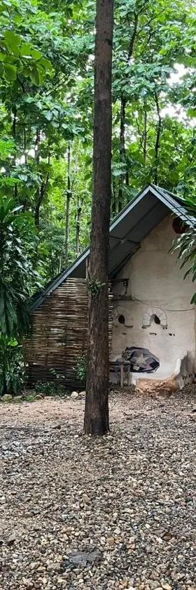 Doendin Mudbrick hostel，位于Ban Phaem Klang的酒店