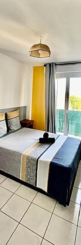 APPARTEMENT PROCHE GARE ET CENTRE VILLE，位于默伦的酒店