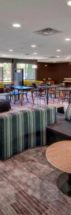 Courtyard by Marriott Memphis Southaven，位于南海文的酒店