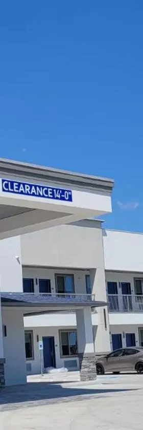 Platinum Inn 99 and Morton Ranch，位于凯蒂的酒店