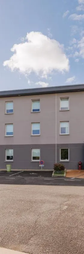B&B HOTEL Clermont-Ferrand Nord Riom，位于里永的酒店