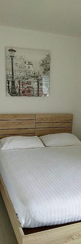 KC Kamala Guesthouse，位于卡马拉海滩的酒店